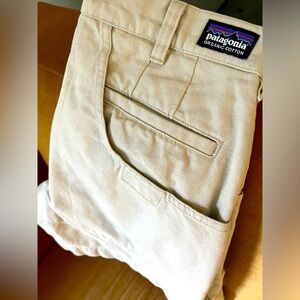 Patagonia Organic Cotton size 30 khaki shorts Like New!